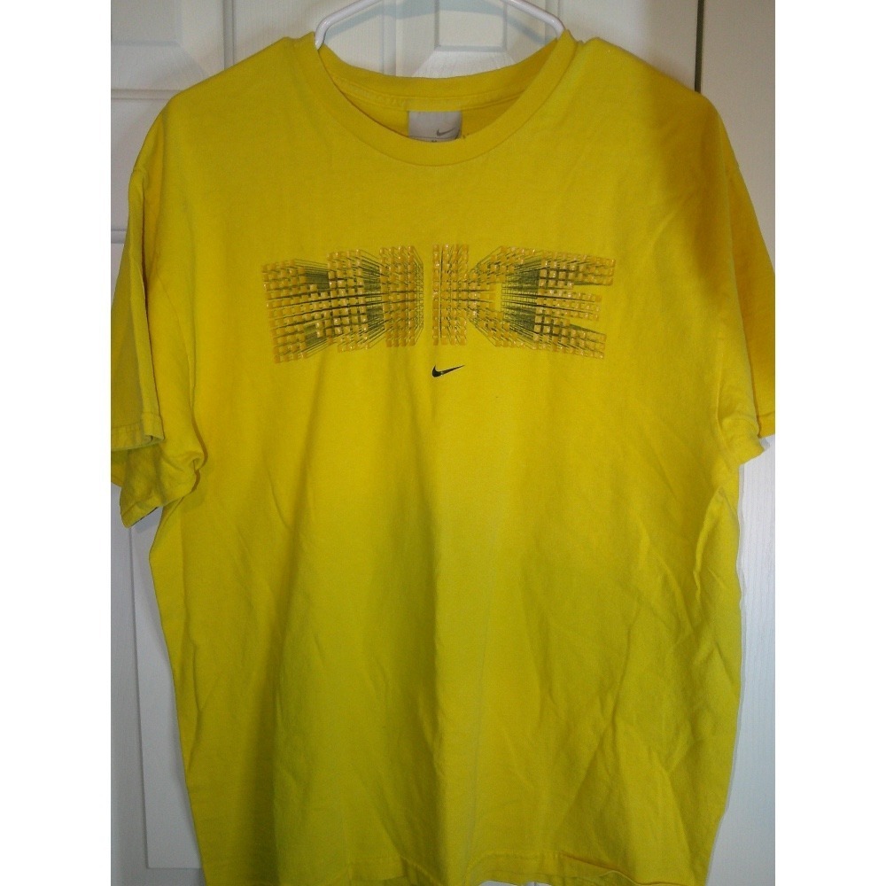 Vintage Nike Graphic T-Shirt Yellow Short Sleeve Cotton‎ Tee Mens Size M